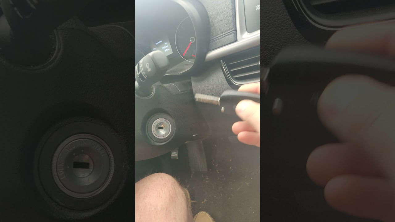 Watch video How to change the wiper blades on a 2016 Kia Optima. Quick and easy explanation Now How to change the wiper blades on a 2016 Kia Optima. Quick and easy explanation