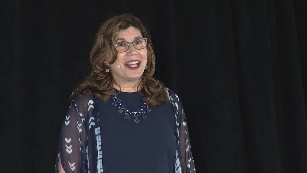 Ariel Weiss on stage