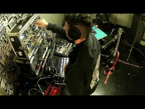 Logic L.F.O - RadioMOISILAND eXtract02 - Eurorack Modular - Electric Techno Improvisation