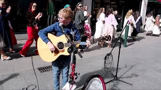 "Diamonds & Roses" Performed by Grafton Streets Youngest Busker Riordan Hopwood (Kingfishr) cover 