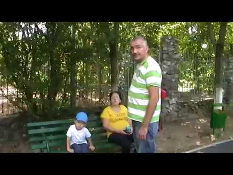 Turiști după vizita Gradinii Zoo din Calarasi