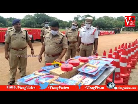 జిల్లావ్యాప్తంగా ట్రాఫిక్ నియంత్రించే పరికరాలను ప్రారంభించిన కృష్ణా జిల్లా ఎస్పీ ఎం రవీంద్రనాథ్ బాబు Vizagvision