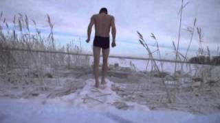 preview picture of video 'winter swiming Aluksne Latvija'