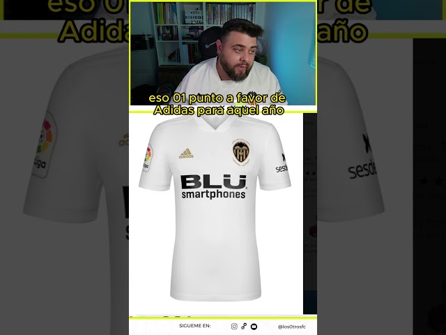 Vídeo relacionado con Puma Vcf Away Shirt Replica Jr Camiseta, Unisex niños, Vibrant Orange/Peacoat, 128