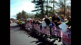 preview picture of video '2011 Boston Marathon - Wellesley College'