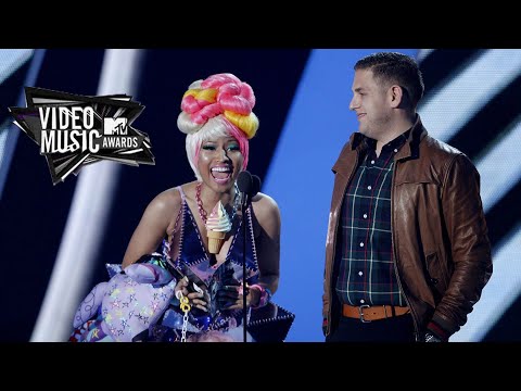 Nicki Minaj & Jonah Hill presents best pop video |  MTV VMA 2011