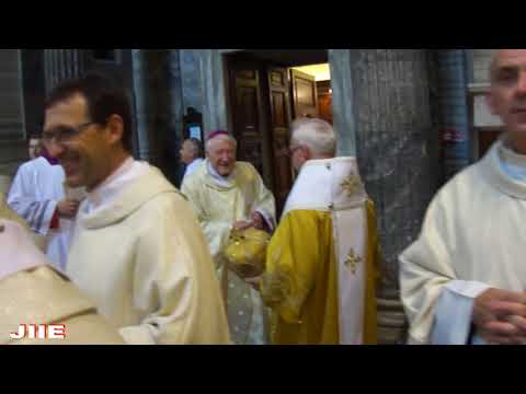 ks.Konrad Krajewski przyjmuje sakrę biskupią