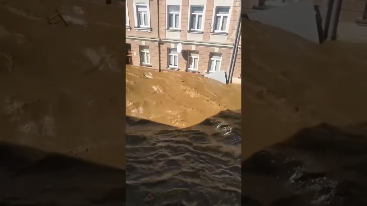 Unbelievable floods caught on camera #viral #trending #floods #flood #Disaster #nature #HeavyRain