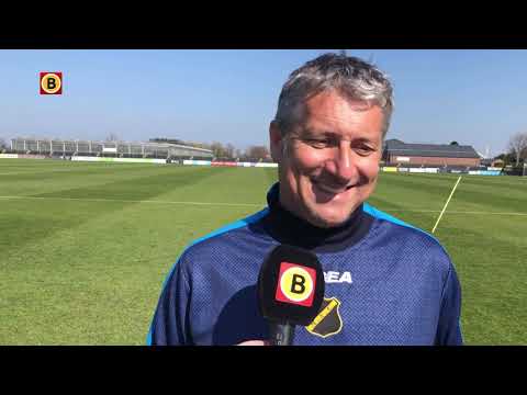 Trainer Ruud Brood voorafgaand aan het duel NAC-VVV.