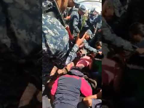 Video: Manifestantes golpeados y detenidos por los militares bolivianos