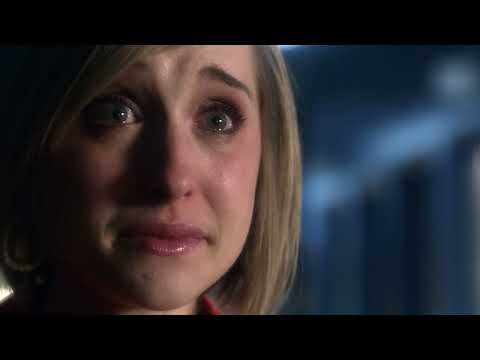 Smallville Season 8x16 Jimmy leaves Chloe at the hospital