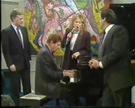 VIOLETA RIVAS y Mariano Mores canta Adios