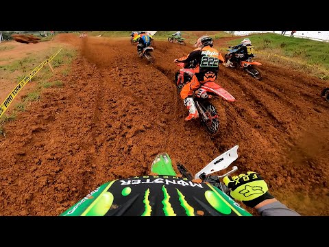 Corrida de Motocross KXF 250 no meio das 450