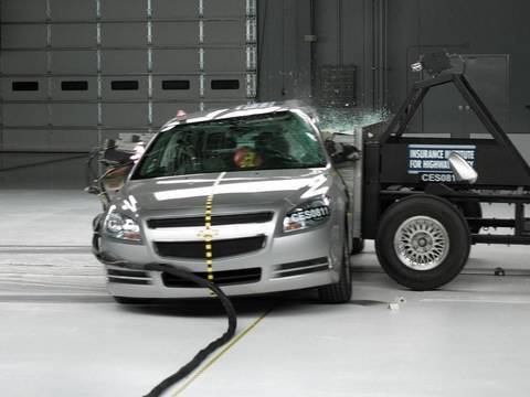 2008 Chevrolet Malibu side IIHS crash test