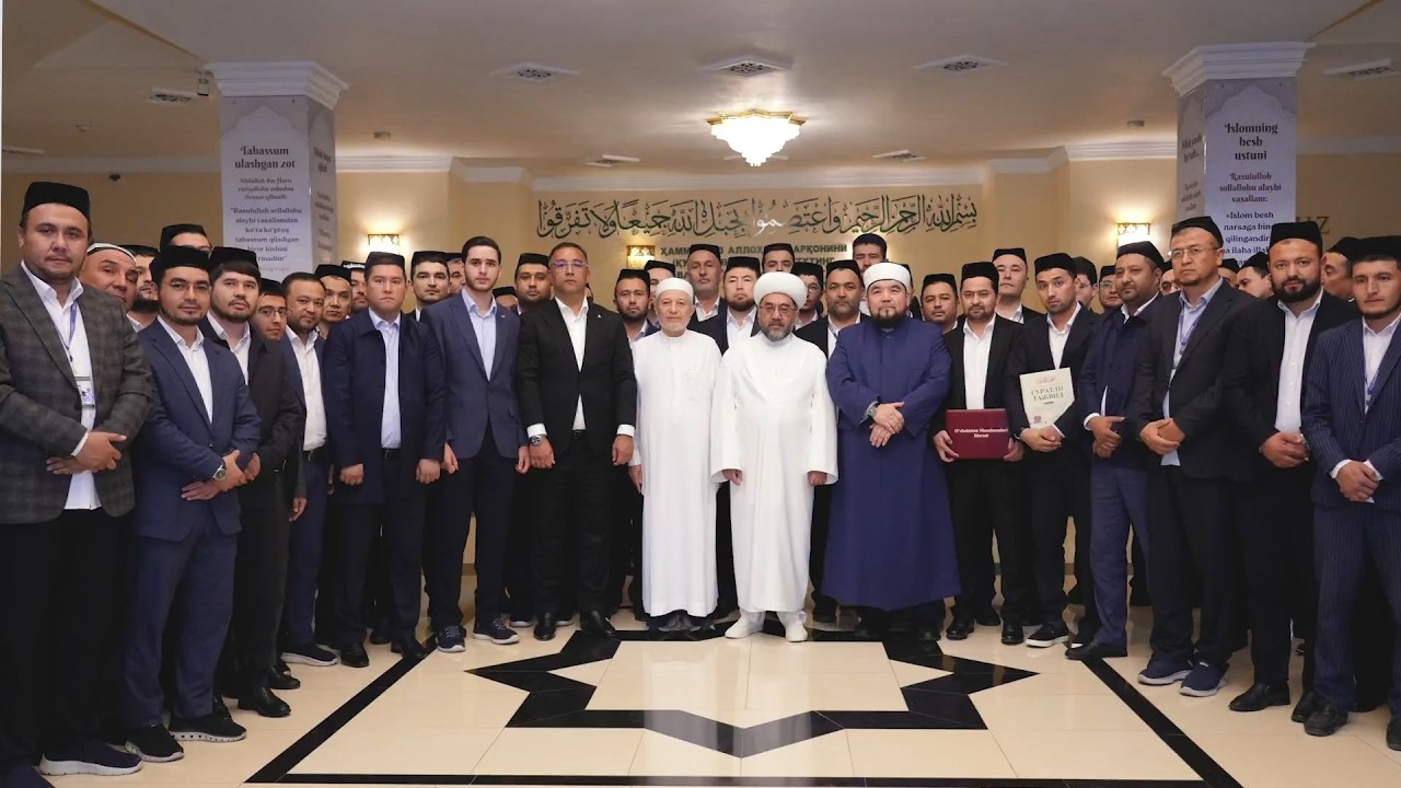 Ayman Suvaydning tajvid darsi tinglovchilariga shahodatnoma topshirish marosimi