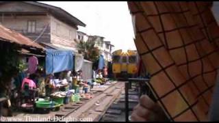 preview picture of video 'Railway market Samut Songkhram, Mae Klong Market, Thailand. Part 3.'