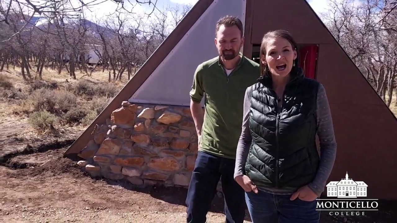 Monticello College chooses earth blocks