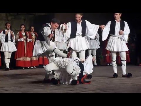 Δόρα Στράτου - Τσάμικος