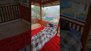 Download lagu Suasana tenang saat hujan deras di rumah kayu serasa villa #suasanapedesaan mp3