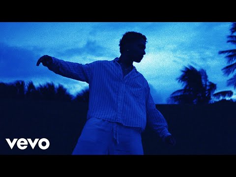 Gus - DEBERÍAS QUEDARTE (Video Oficial)