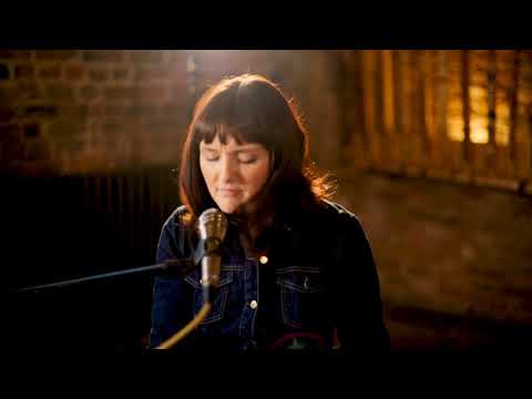 The Retrosettes acoustic duo - No One Knows by QOTSA