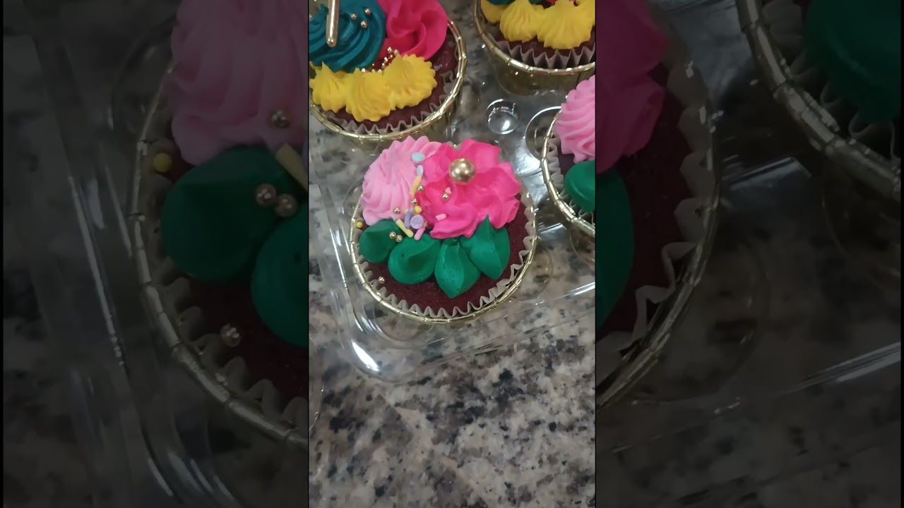 Burst Of Color In Every Bite! #sweetgoldentreats #cupcakes #cake #fyp #shorts