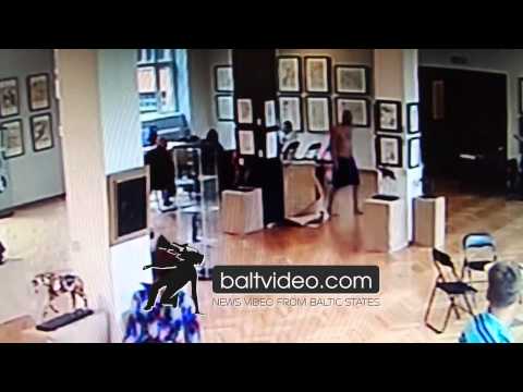 Bully in Riga damaged the sculpture by Salvador Dali