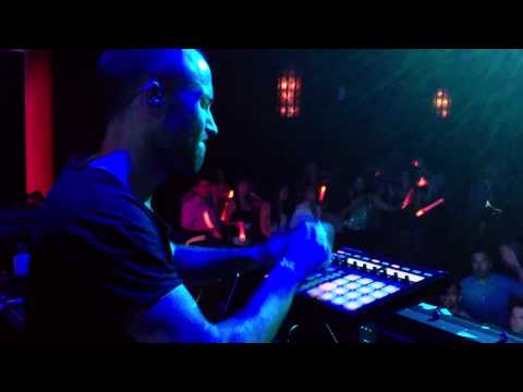 Finger drumming "EPIC" live on Maschine | Yost Theatre, OC