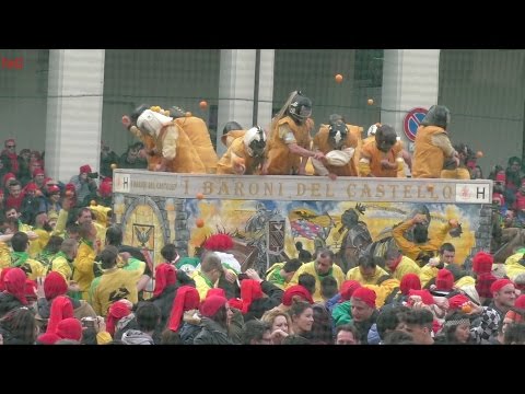Battaglia arance piazza Ottinetti 26 febbraio - Carnevale Ivrea 2017