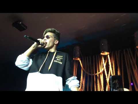 WAZE x Karetus - Não Me Lembro live at Estação da Luz