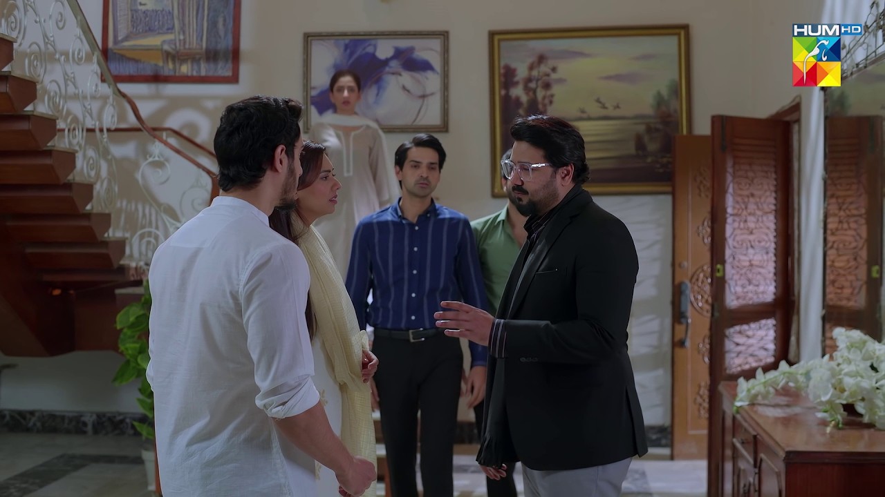 Tumhare Us Ghatiya Bhai Ne Meri Gari Ka Sheesha Tor Diya Hai...! #sunitamarshal #deewar - HUM TV