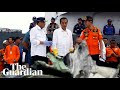 Lion Air crash: divers continue to search sea for bodies and plane Lion Air crash: divers continue to search sea for bodies and plane