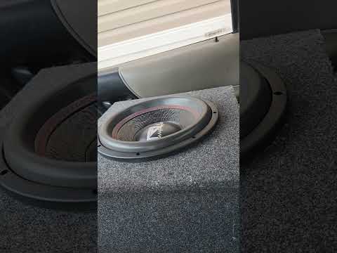 RI audio slamming in a cheap prefab on audiopipe aphd h2 at 2ohms