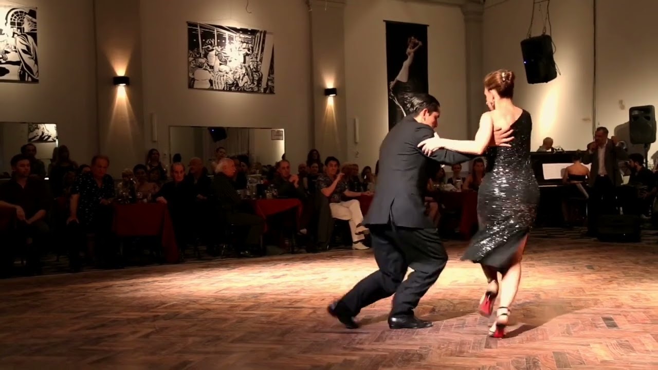 Video thumbnail for Tango Bardo junto a Jimena Hoeffner y Max Vera en Milonga Parakultural - Indiferencia