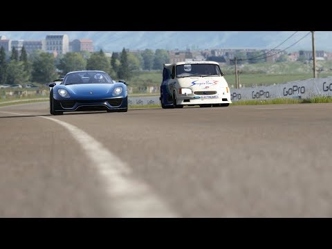 Porsche 918 Spyder vs Ford Supervan III V10 at Highlands