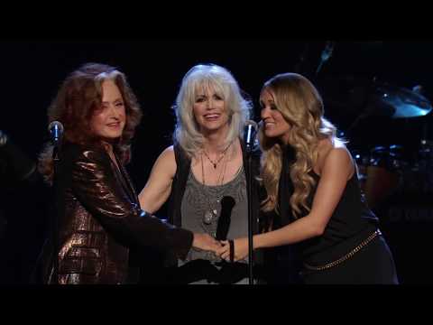 Carrie Underwood, Emmylou Harris & Bonnie Raitt - "Blue Bayou" (Linda Ronstadt) | 2014 Induction