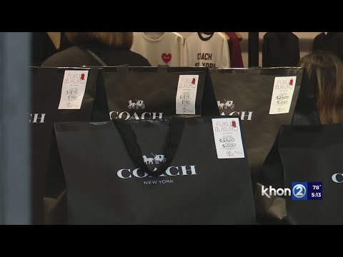 阿拉莫阿那商店新年福袋秒殺！ (Fukubukuro sell out fast at Ala Moana stores on New Year's Day)