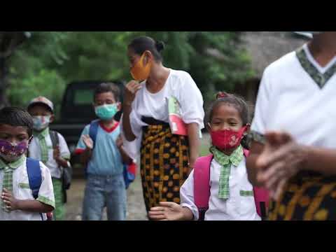 Atlantic Fellow Nila Tanzil helps children in Indonesia continue their schooling despite COVID-19.