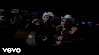 El Sube Y Baja Lyrics English Translation