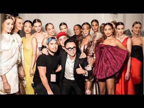 Nhìn hậu trường show tại New York của Công Trí, ai không biết cứ ngỡ đây là Victoria's Secret Fas...