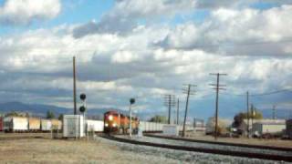 preview picture of video 'Railfanning Kern Junction 12/22/2009: BNSF Hopper Train With Ex-C&NW Unit'