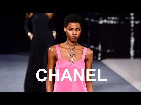 CHANEL FW 2022-2023 Fashion Show