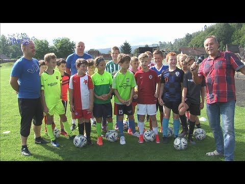 Klub TJ Junior Praha na soustředění s žáky na úpickém stadionu