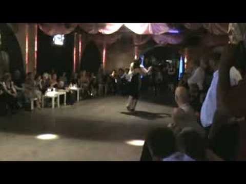  Valérie Lafore  and  Diego Amado  are  dancing  to  the  tango  "  Sinsabor  "