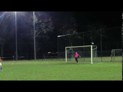 MVI 5706: 1. Mooi schot Wim, maar keeper Maasgouw tikt over.