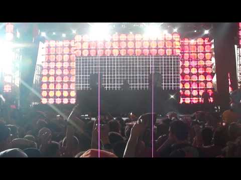 Afrojack - Polkadots (Oliver Twizt remix)  - Coachella 2011