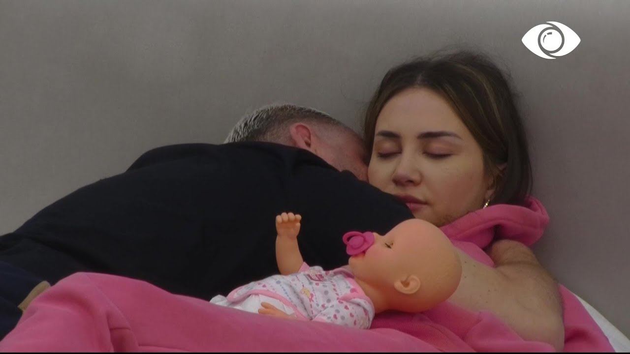 Kiara në gjumë, Luizi e puth pa pushim