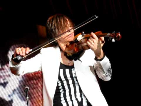 GIANNA NANNINI e il suo violino - Acireale 9/5/2011.AVI