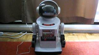 Radio Shack's Remote Controlled Robie SR. Senior.AVI