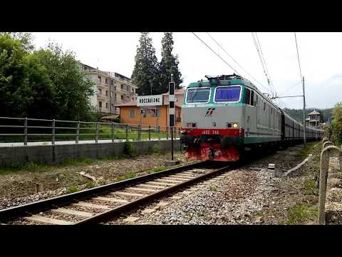 IL SALUTO DELLA E.652 CON MERCI IN TRANSITO A ROCCAVIONE (CN) 10 - 5 - 2018